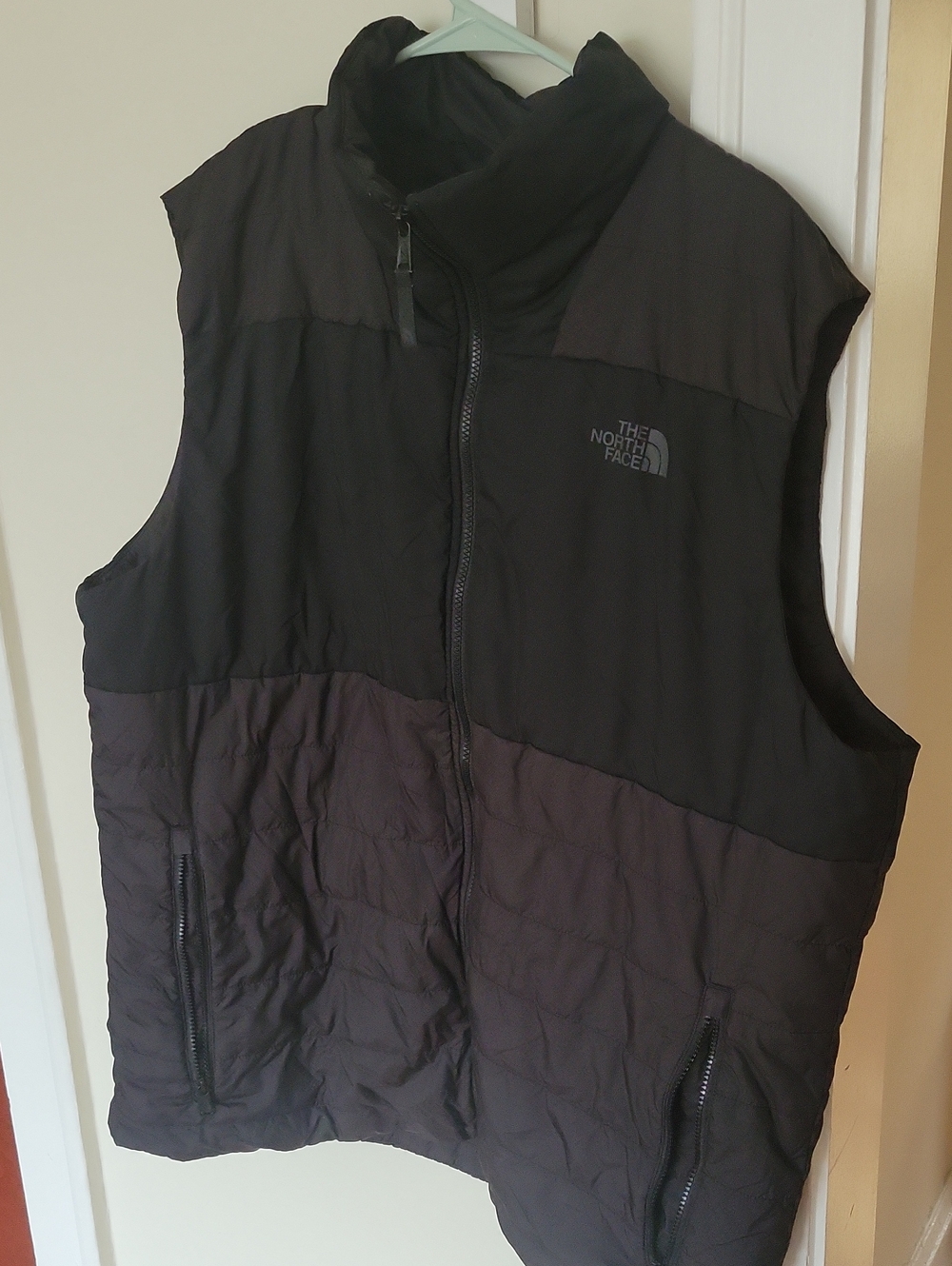 The North Face Black Men’s Two-Tone Insulated Vest